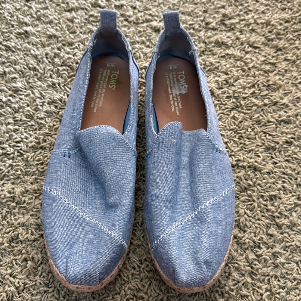 Tom’s slip ons
